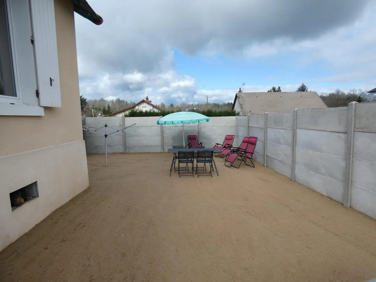 Gite De L Epinette Commentry Apartment
