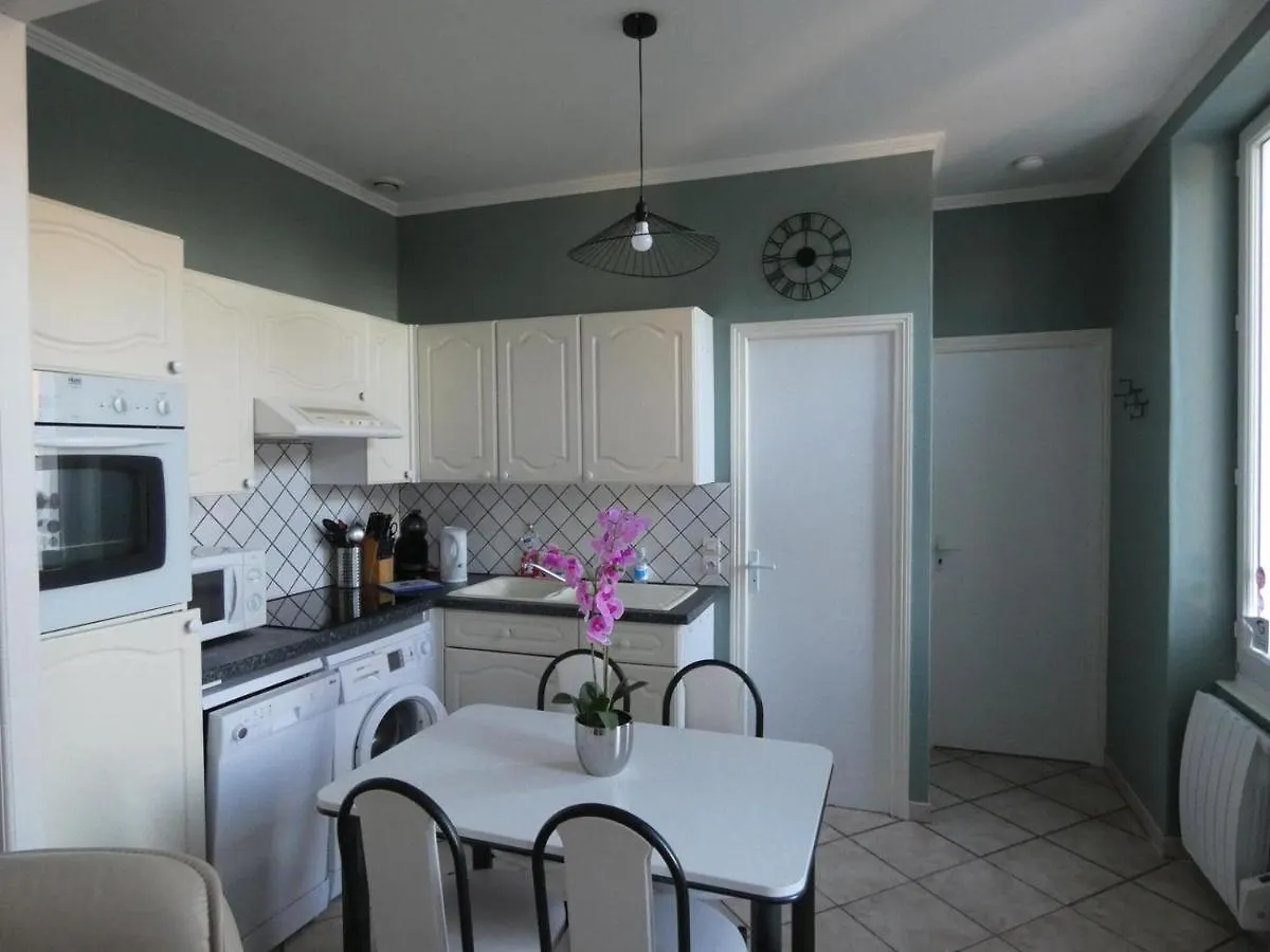 Apartment Gite De L Epinette Commentry France