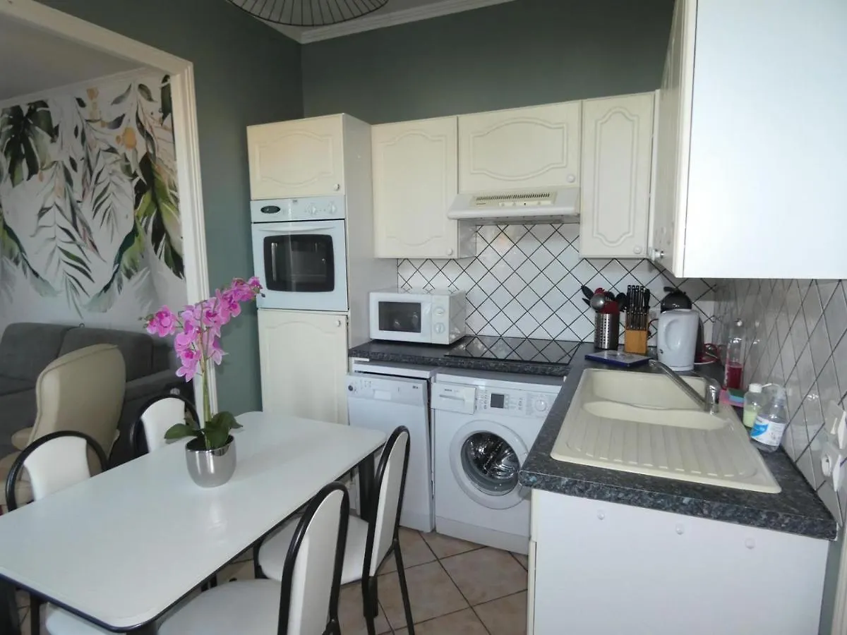 Gite De L Epinette Commentry Apartment