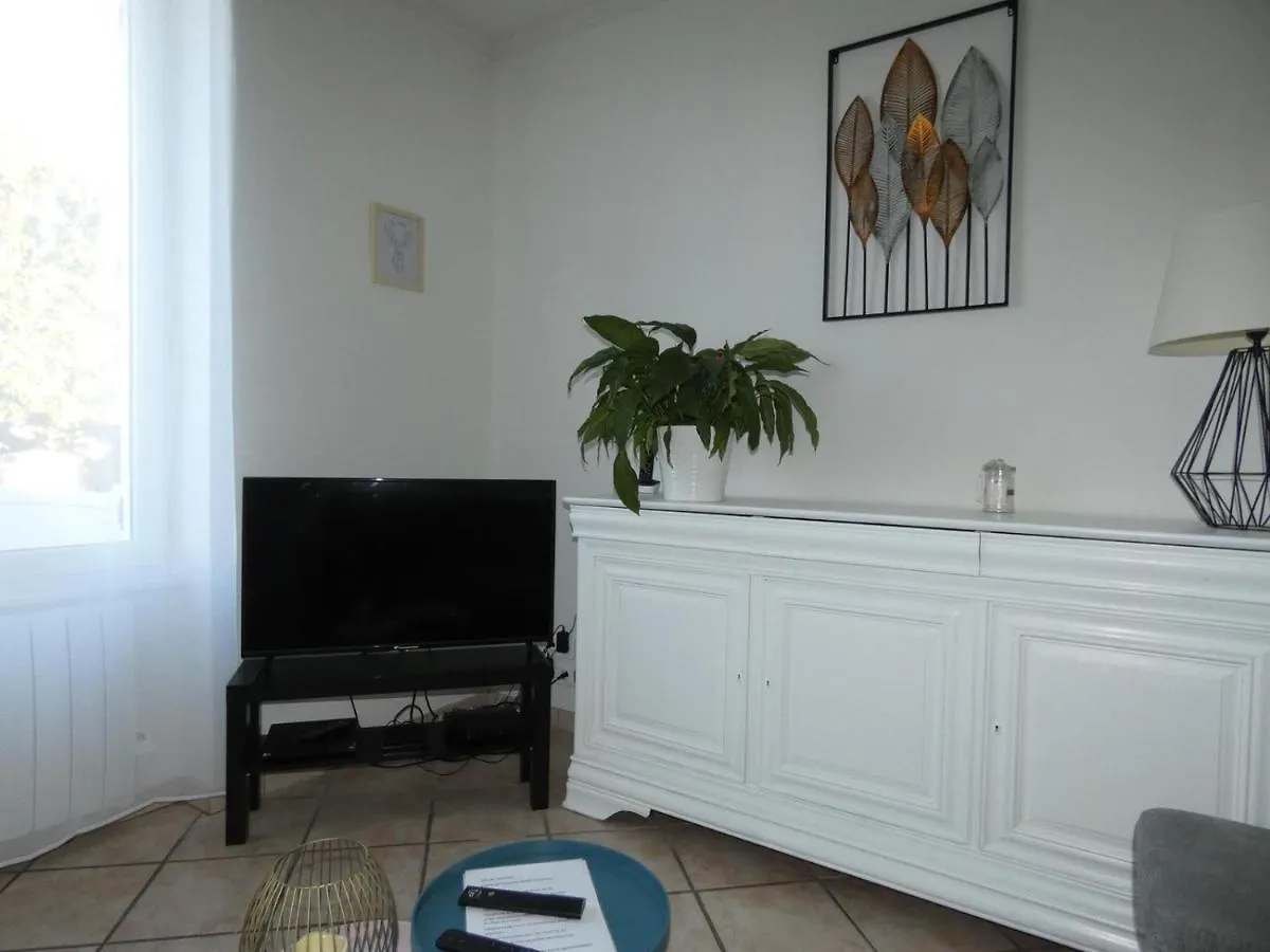 Apartment Gite De L Epinette Commentry France